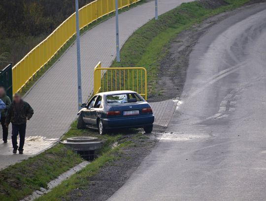 Wyciągali auto z wody