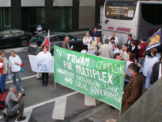 Protest w Brukseli - w obronie mediów katolickich