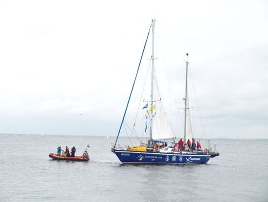 Płynie po rekord świata!