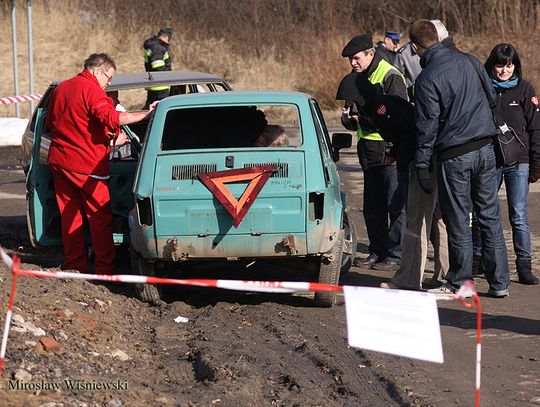 Wypadek drogowy - ćwiczenia służb ratowniczych
