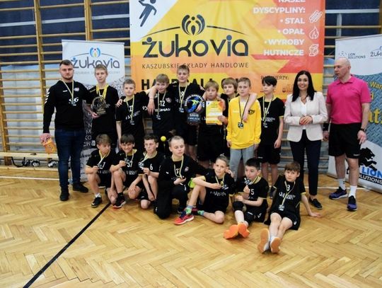 Żukovia Handball Cup w SP nr 4. Zacięta rywalizacja młodych piłkarzy ręcznych